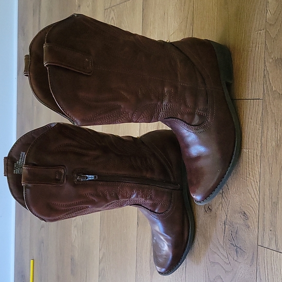 Western style brown boots - Picture 3 of 10